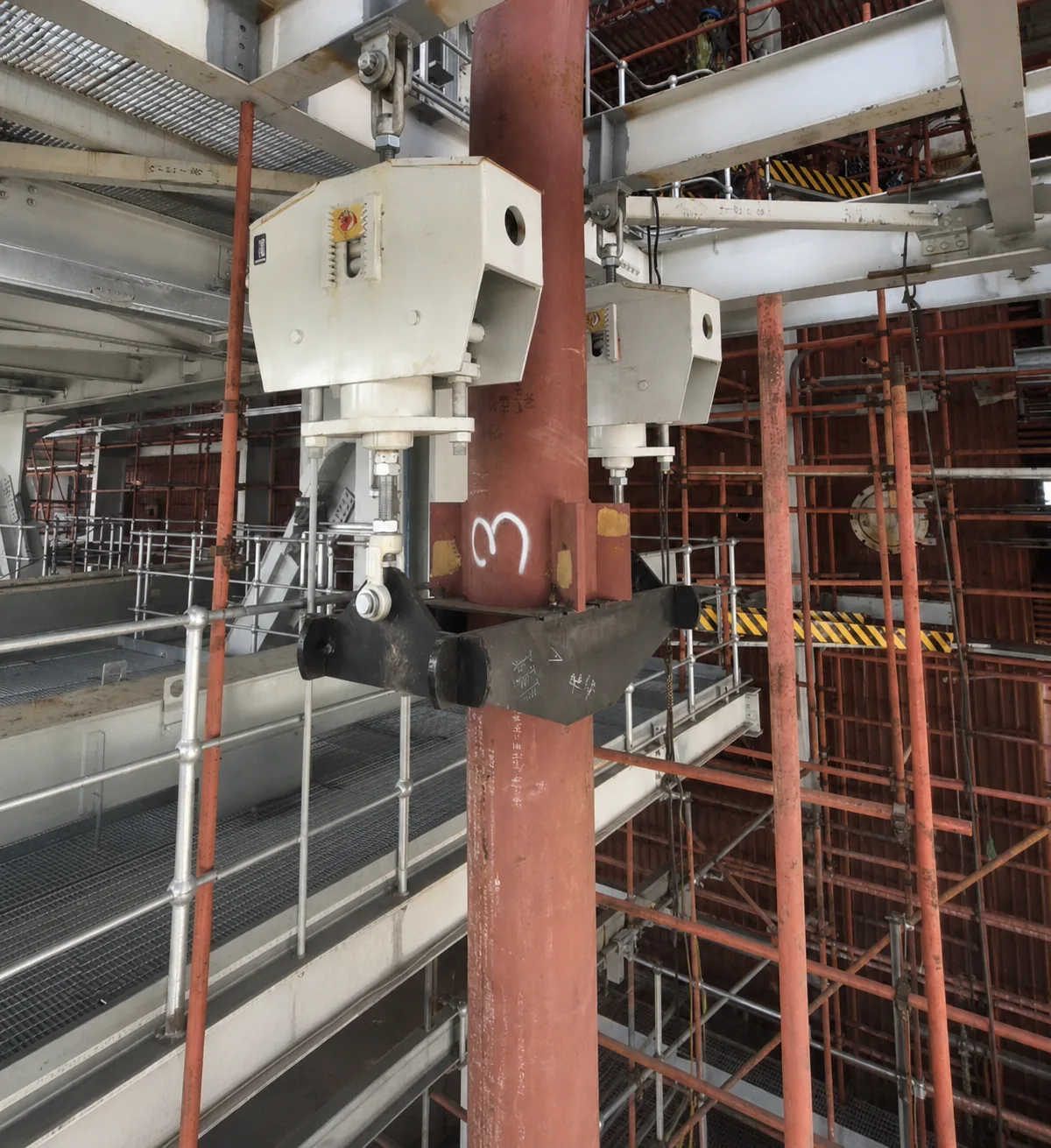 Constant support unit installed against structural steel in an energy facility